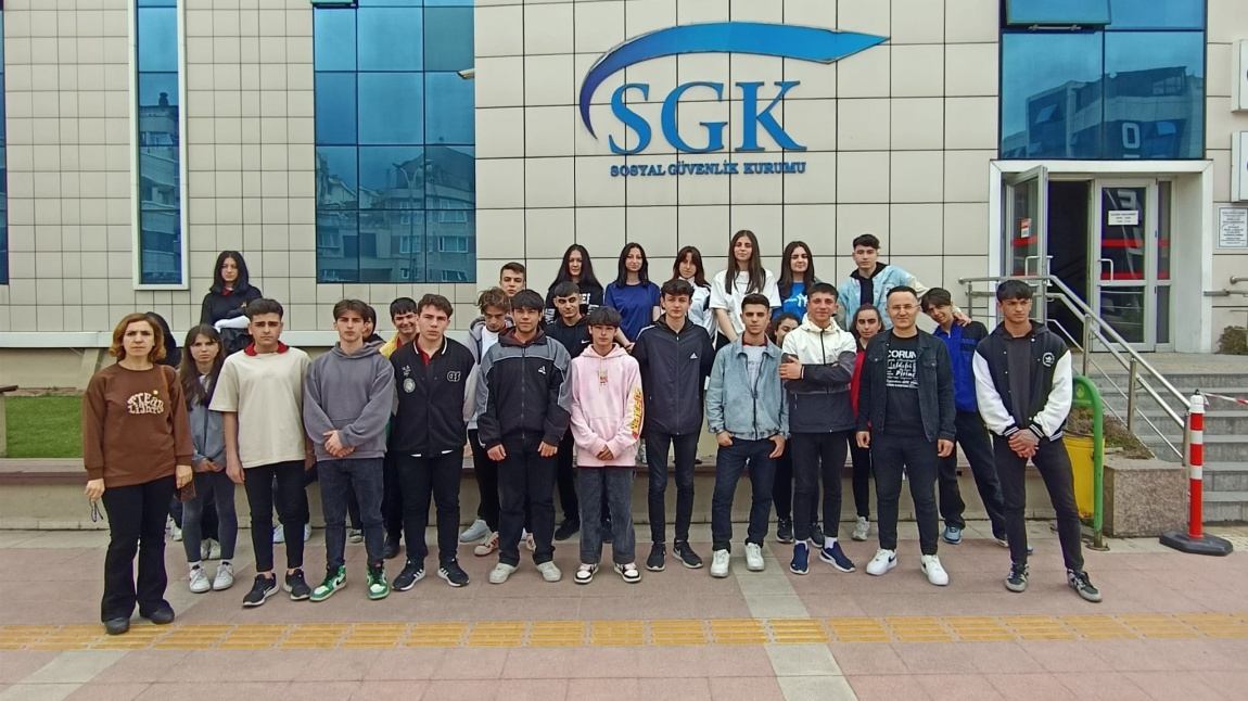 Büro Yönetimi ve Yönetici Asistanlığı Öğrencileri SGK Bursa İl Müdürlüğünü Ziyaret Etti 